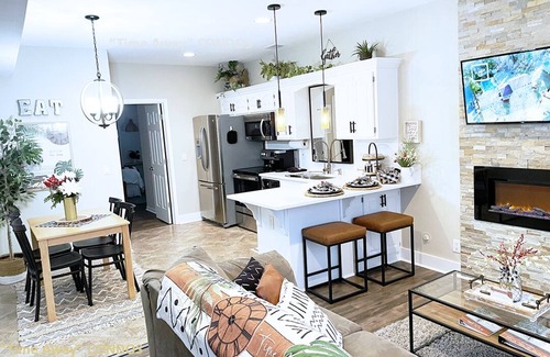 Olathe Casa | Hermosa suite privada renovada de 1 habitación de 2018, como un patio trasero de Creekside Resort