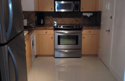 Surfside Apartamento | Condominio en renta en la playa, vista al mar, amigable con PET