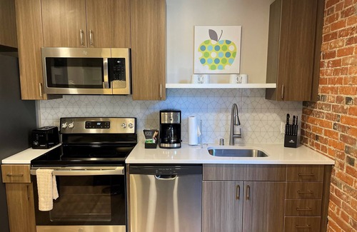 Riverside Apartamento | Beautiful 1 Bed Riverfront Park Travel Apartment