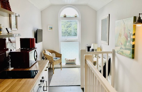 Truro Cabaña | Beautiful 1-Bed Riversi Cottage Located in Malpas