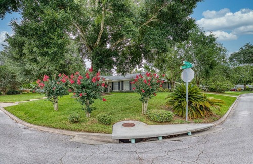Southern Oaks Apartamento | Beautiful 1 Bed Studio Overlooking Pool Oasis