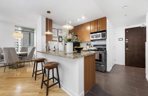 Gastown Apartamento | Beautiful 1 bedroom apartament with hot-tube, pool and gym in the heart of city