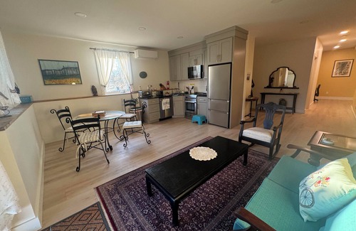 Marlboro Casa | Beautiful 1-bedroom apartment overlooking a pond on a 10 acre farm.