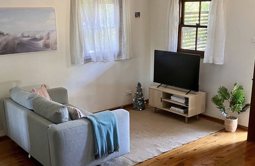 Forestville Cabina | Beautiful 1 Bedroom Cabin, located in Forestville in Sydney's Northern Beaches..