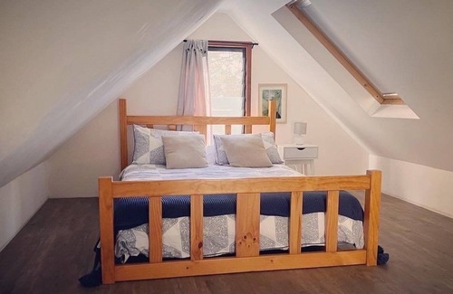 Forestville Cabina | Beautiful 1 Bedroom Cabin, located in Forestville in Sydney's Northern Beaches..