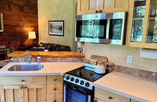 Bigfork Condominio | Hermoso apartamento de 1 dormitorio en el río Swan en Bigfork centro