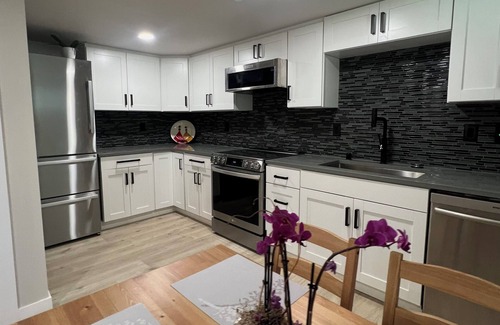 Des Moines Casa | Beautiful 1-bedroom studio in Des Moines!