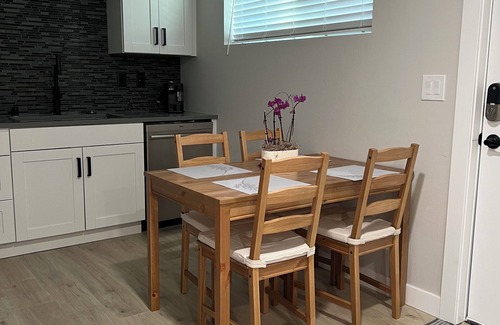Des Moines Casa | Beautiful 1-bedroom studio in Des Moines!