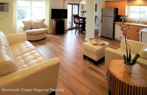 Sea Bright Apartamento | Beautiful 1 Br. Condo (137963) by Houzlet