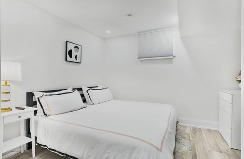 St. Davids Apartamento | Beautiful 1BR Loft w Parking!
