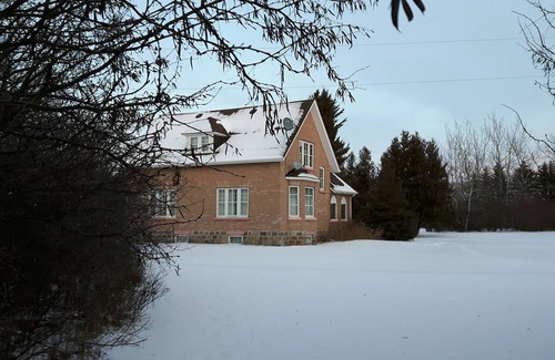 Division No. 16 Casa | Hermosa casa de campo de 1921 Brick & Fieldstone ... Casa Tummel