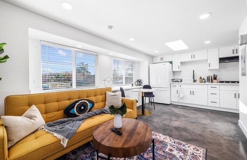 Garden Grove Casa | Beautiful 1bdr ~ Close to Disney ~ Pet friendly