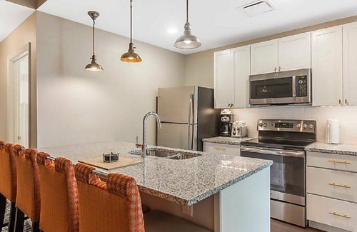 Cannonborough Elliotborough Complejo | 1 habitación, 1 baño Resort ubicado en King Street en Downtown, Charleston, SC