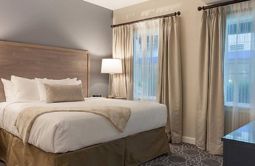 Cannonborough Elliotborough Complejo | 1 habitación, 1 baño Resort ubicado en King Street en Downtown, Charleston, SC