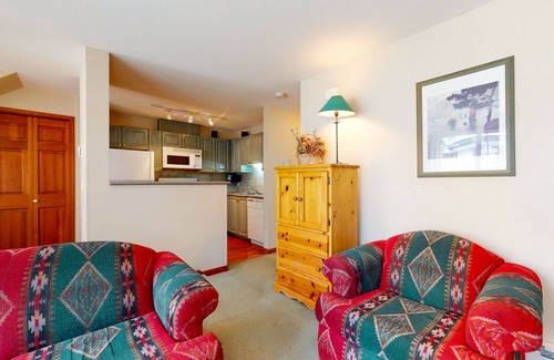 Village North Condominio | Beautiful 1st-floor condo with fireplace & patio, short walk or shuttle to lifts