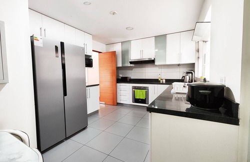 Chacarilla del Estanque Apartamento | Beautiful 2,150 sq. ft. 3BR apartment in upscale Chacarilla