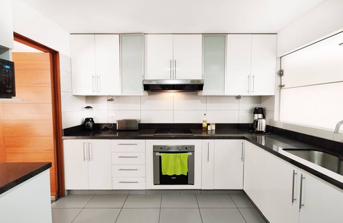 Chacarilla del Estanque Apartamento | Beautiful 2,150 sq. ft. 3BR apartment in upscale Chacarilla
