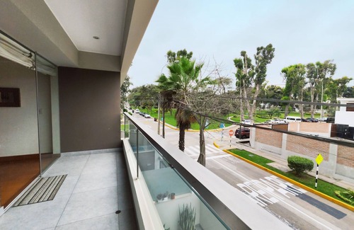 Chacarilla del Estanque Apartamento | Beautiful 2,150 sq. ft. 3BR apartment in upscale Chacarilla