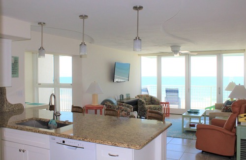 New Smyrna Beach Condominio | ¡La mejor época del año! Octubre ESPECIAL - FRENTE AL MAR DIRECTO 2/2 Condo, No Drive Beach
