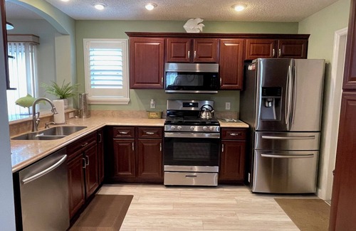 Winifred Villa | Beautiful 2/2 Villa Conveniently Located w/BBQ Grill & FREE WiFi!
