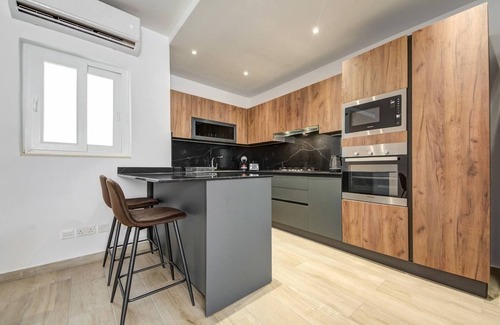 Hamrun Apartamento | Hermoso ático de 2 habitaciones cerca de La Valeta con capacidad para 6 personas