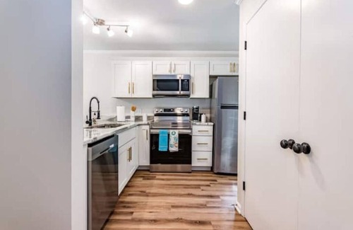 Southwest Raleigh Casa | Beautiful 2 bdr Townhome w King bed and free wifi
