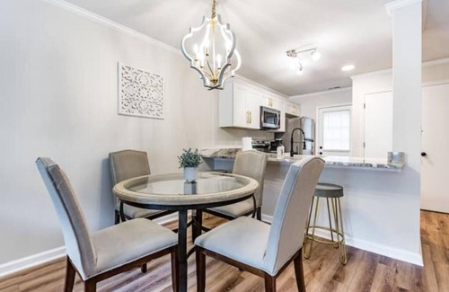 Southwest Raleigh Casa | Beautiful 2 bdr Townhome w King bed and free wifi