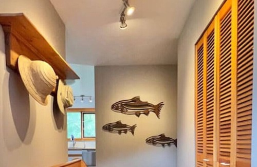 Bowen Island Casa | Beautiful 2-bdrm home with ocean & sunset views