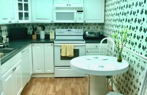Island Estate Condominio | Beautiful 2 bedroom 2 bath condo on Clearwater Beach close to beach!