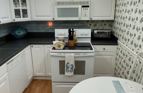 Island Estate Condominio | Beautiful 2 bedroom 2 bath condo on Clearwater Beach close to beach!