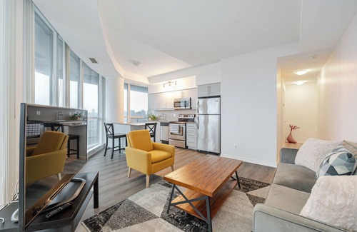 Markham Condominio | Beautiful 2 Bed 2 Bath with Parking