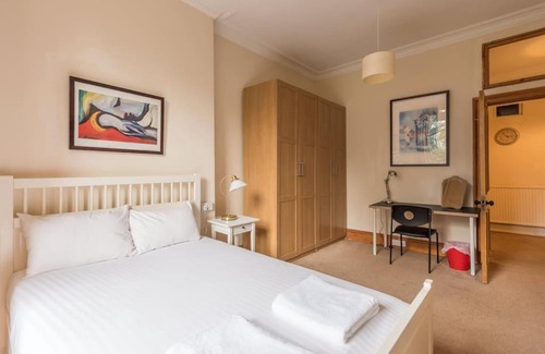 Bruntsfield Apartamento | Beautiful 2 Bed 2 Bath Flat overlooking Meadows Park