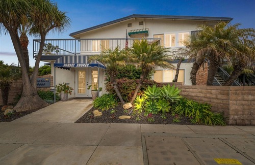 Carpinteria Condominio | Beautiful 2 Bed Beach Condo #201 2 Bedroom Condo by Sunset Shores Condominiums