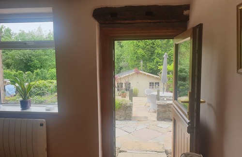 Hurst Green Cabaña | Beautiful 2-Bed Cottage in Hurst Green