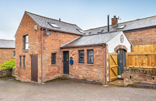 Hayton Cabaña | Beautiful 2-Bed Cottage in Brampton