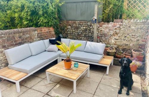 Chichester Casa | Beautiful 2 bed cottage with wood-burner near town