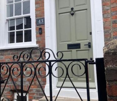 Chichester Casa | Beautiful 2 bed cottage with wood-burner near town
