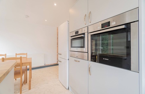 New Forest District Casa | Beautiful 2 bedroom full-furnished semi-detached house with parking