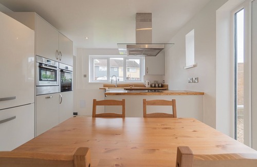 New Forest District Casa | Beautiful 2 bedroom full-furnished semi-detached house with parking