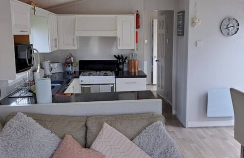 Cowes Casa | Beautiful 2 Bed Static Caravan, Thorness Bay, Isle of Wight
