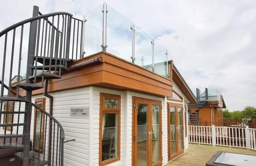 Stretham Casa | Beautiful 2-Bed lodge with hot tub and saunain Ely