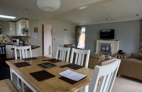 Stretham Casa | Beautiful 2-Bed lodge with hot tub and saunain Ely