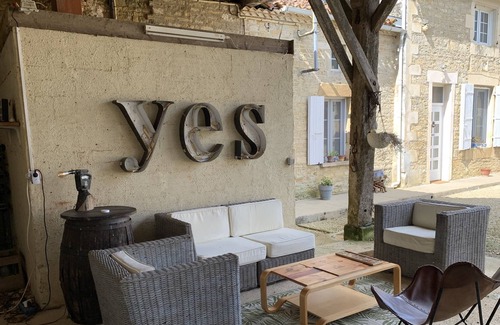 Mauprevoir Cabaña | Beautiful 2-Bed Manor House Gite in Mauprévoir