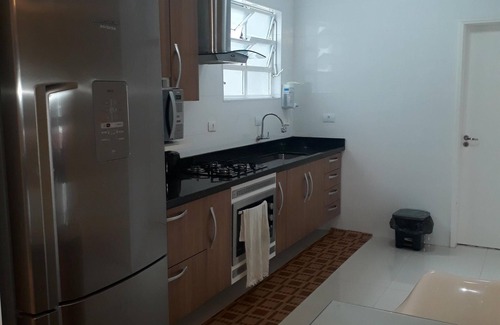 Canto do Forte Apartamento | Belleza Apto de 2 dormitorios con 1 suite en la esquina del Fuerte