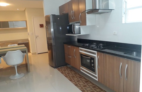 Canto do Forte Apartamento | Belleza Apto de 2 dormitorios con 1 suite en la esquina del Fuerte