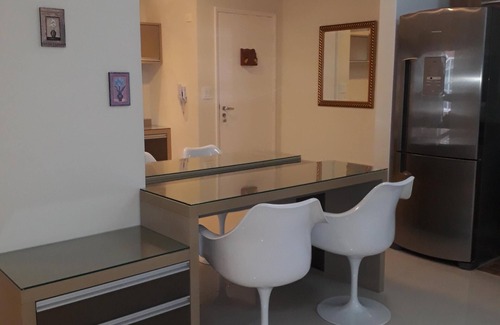 Canto do Forte Apartamento | Belleza Apto de 2 dormitorios con 1 suite en la esquina del Fuerte