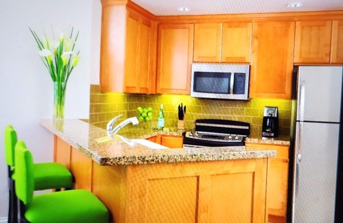 Newport Coast Complejo | Beautiful 2 bedrooms Resort by the beach with Full kitchen, sleep 8, 1250 SQF.