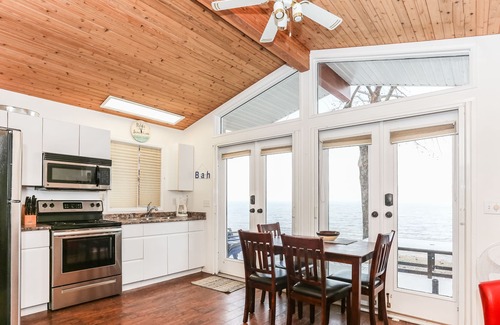 Central Okanagan Cabina | Beautiful 2 Bedroom Cabin - Seclusion Bay (Cabin #5)