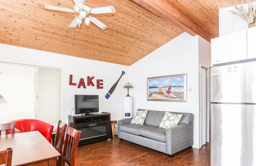 Central Okanagan Cabina | Beautiful 2 Bedroom Cabin - Seclusion Bay (Cabin #5)