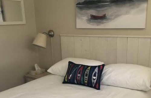 Central Okanagan Cabina | Beautiful 2 Bedroom Lakefront Cabin - Seclusion Bay (Cabin #11)